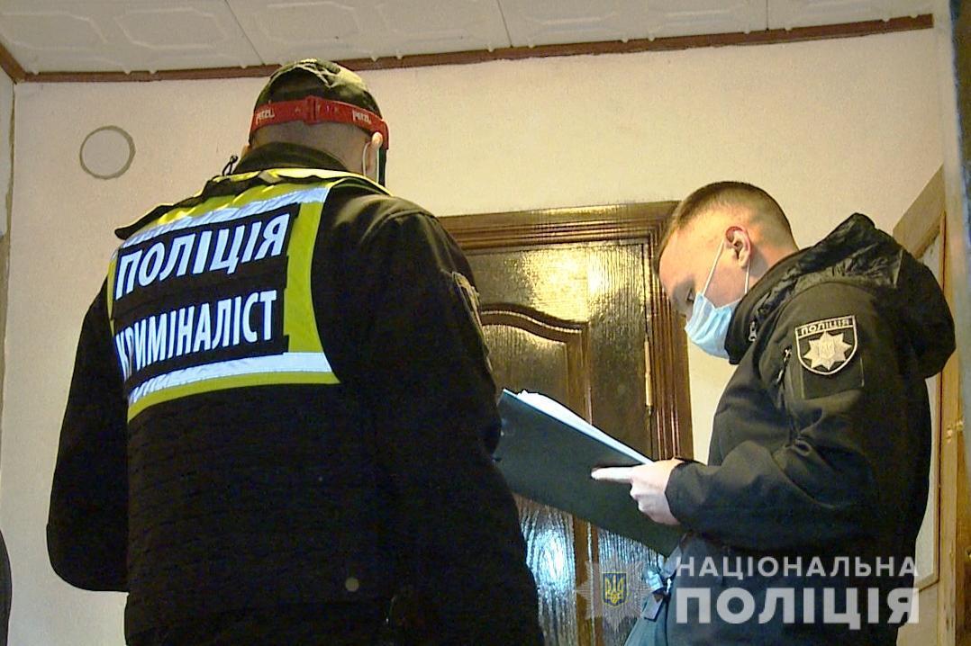 На Вінниччині поліцейські затримали озброєного зловмисника, який влаштував стрілянину з будинку