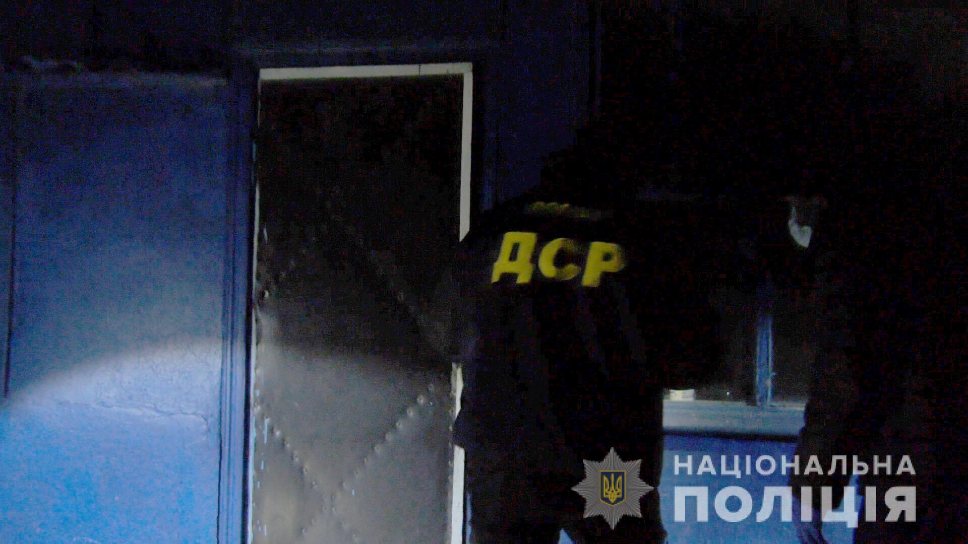 На Херсонщині поліцейські затримали зловмисників, які тримали людей у трудовому рабстві