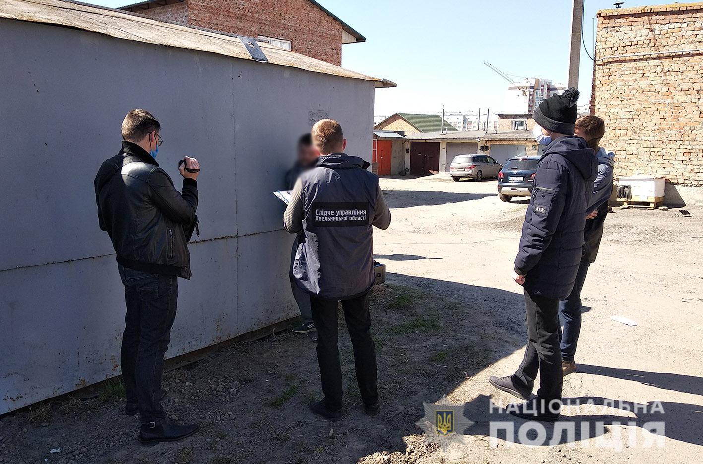 На Хмельниччині правоохоронці викрили підозрюваних у незаконному виготовленні та збуті вогнепальної зброї та боєприпасів