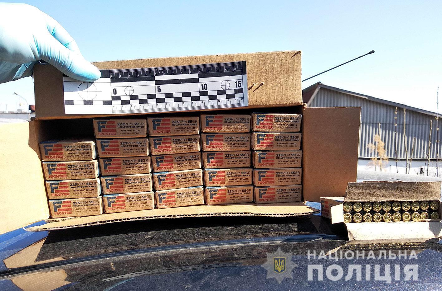 На Хмельниччині правоохоронці викрили підозрюваних у незаконному виготовленні та збуті вогнепальної зброї та боєприпасів