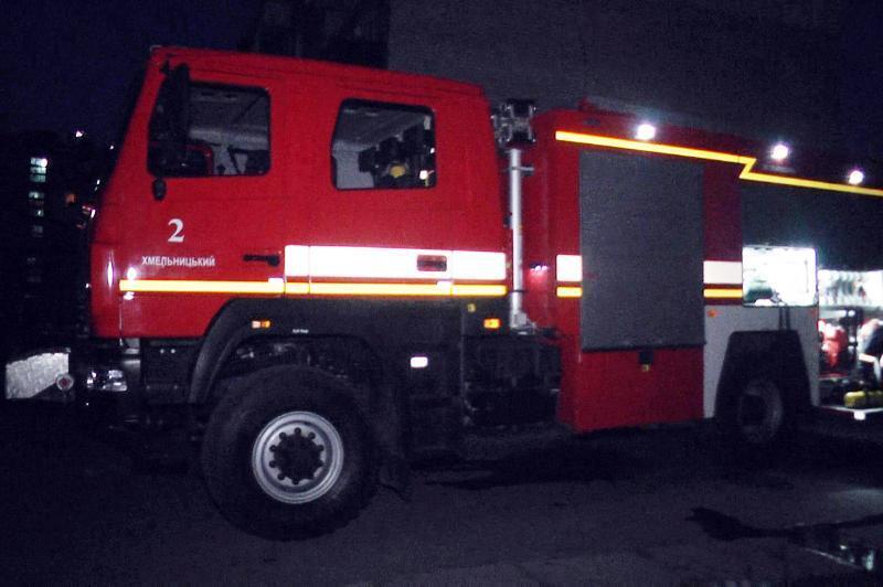 Хмельницька область: під час пожежі в одній із багатоповерхівок вогнеборці евакуювали 12 людей (ВІДЕО)