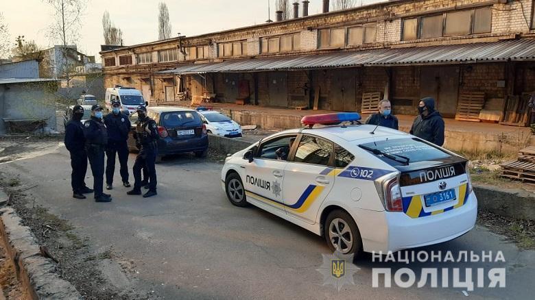 Поліція Києва розслідує причини пожежі на складських приміщеннях у Дарницькому районі