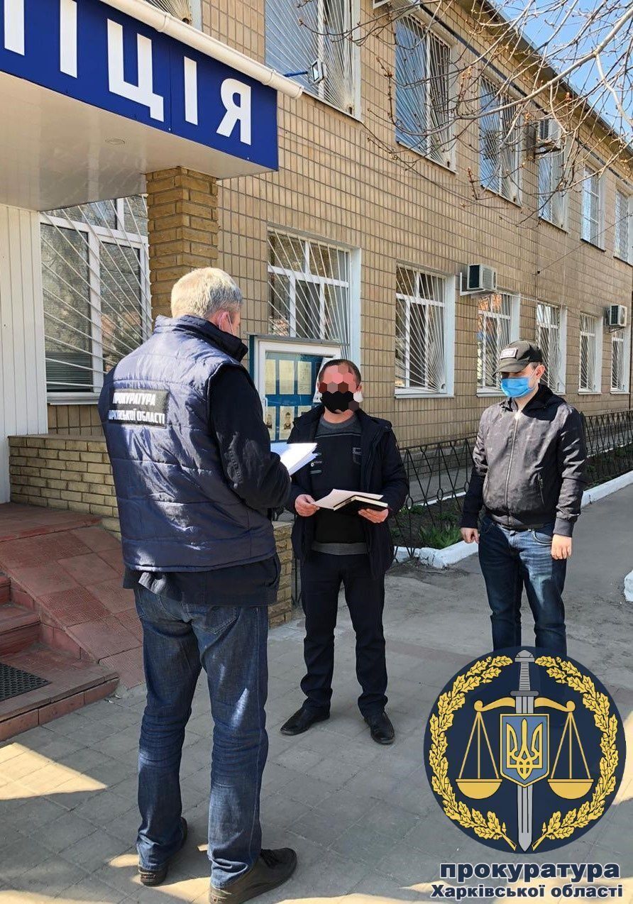 На Харківщині поліцейському, який хотів отримати хабар за роботу підприємства під час карантину, повідомлено про підозру