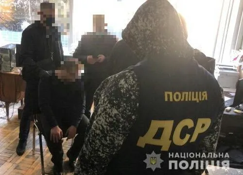 На хабарі у 135 тисяч гривень поліція затримала посадовця регіонального офісу водних ресурсів у Харківській області