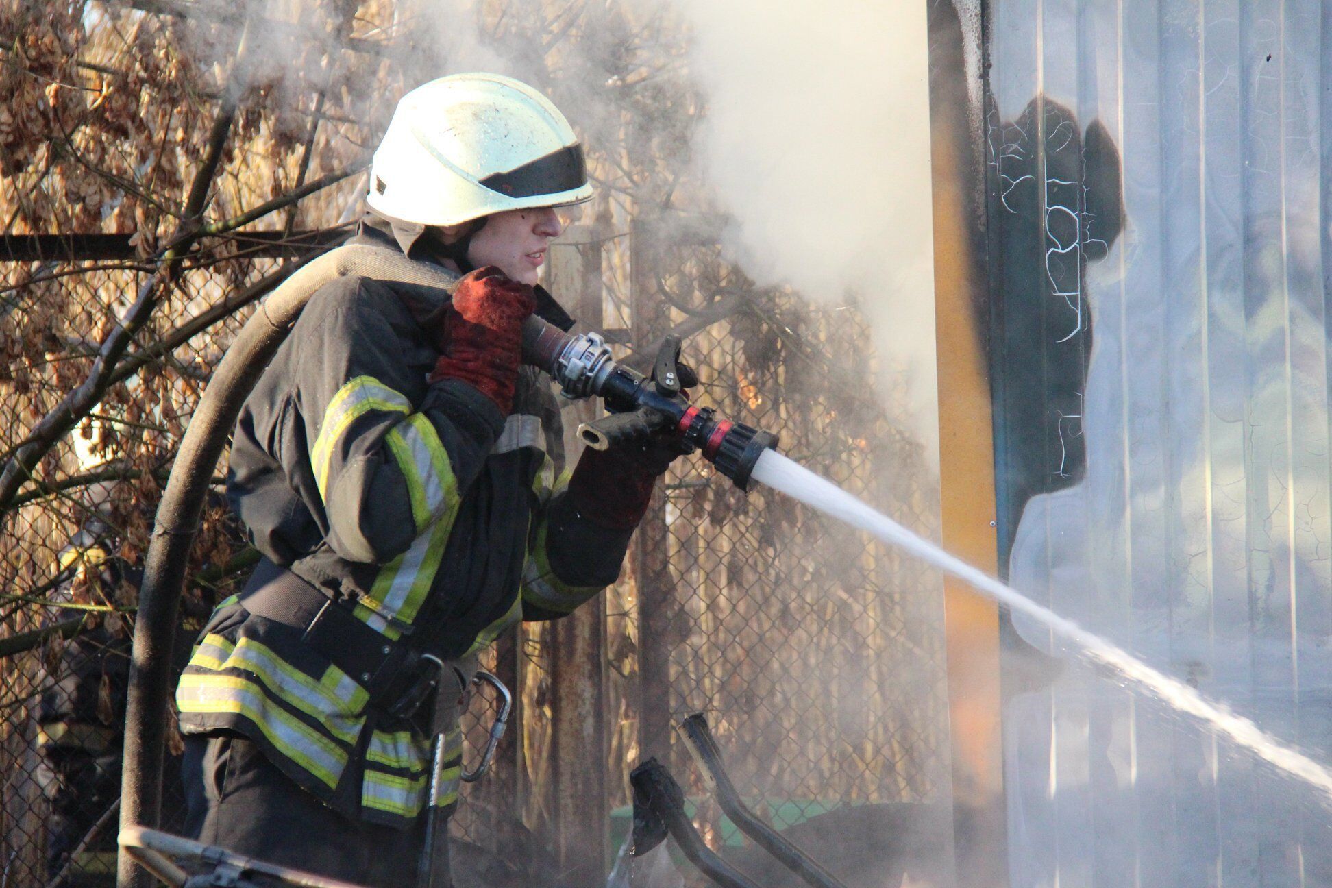 Kyiv: The fire of grass flooring has caused the warehouse to be wrapped