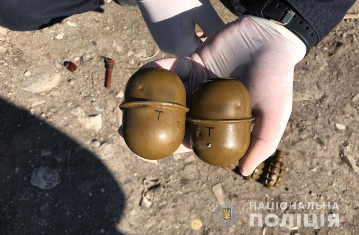 Поліцейські Донеччини вилучили у місцевого мешканця п'ять гранат