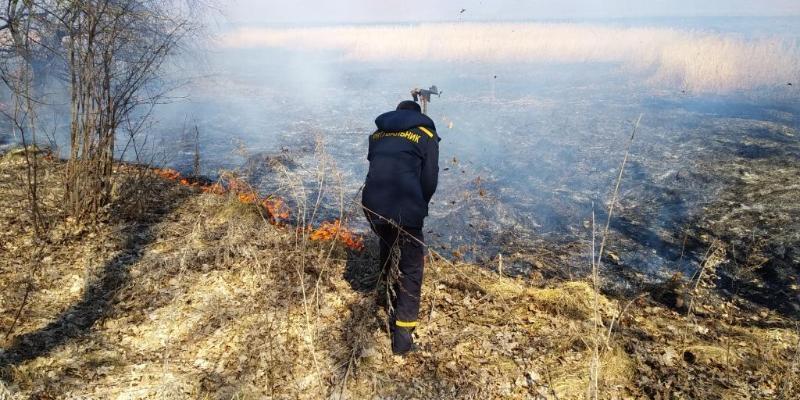За минулу добу рятувальники Черкащини ліквідували 9 пожеж сухої рослинності та сміття