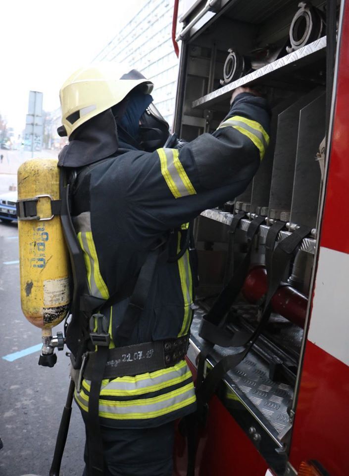 м. Київ: pятувальники ліквідували пожежу в одному із арт- хостелів столиці