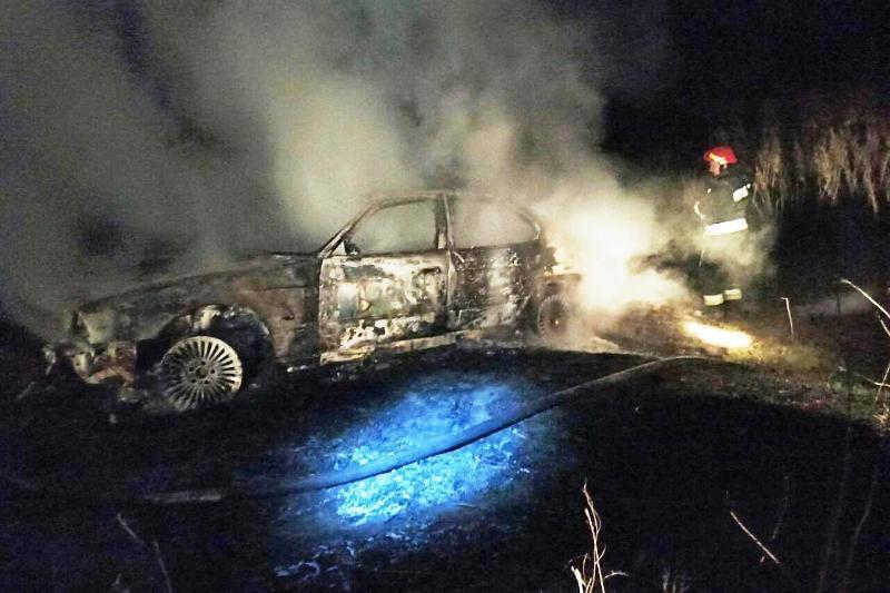 Чернігівська область: під час ліквідації пожежі легкового автомобіля виявлено тіло людини
