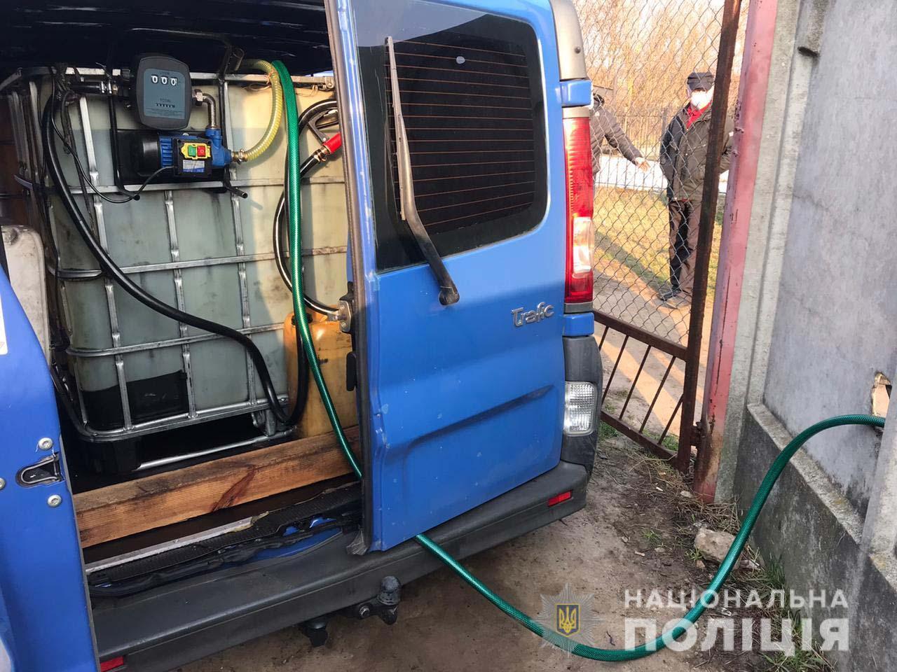 На Рівненщині поліцейські викрили працівників депо на крадіжці двох тонн дизпалива