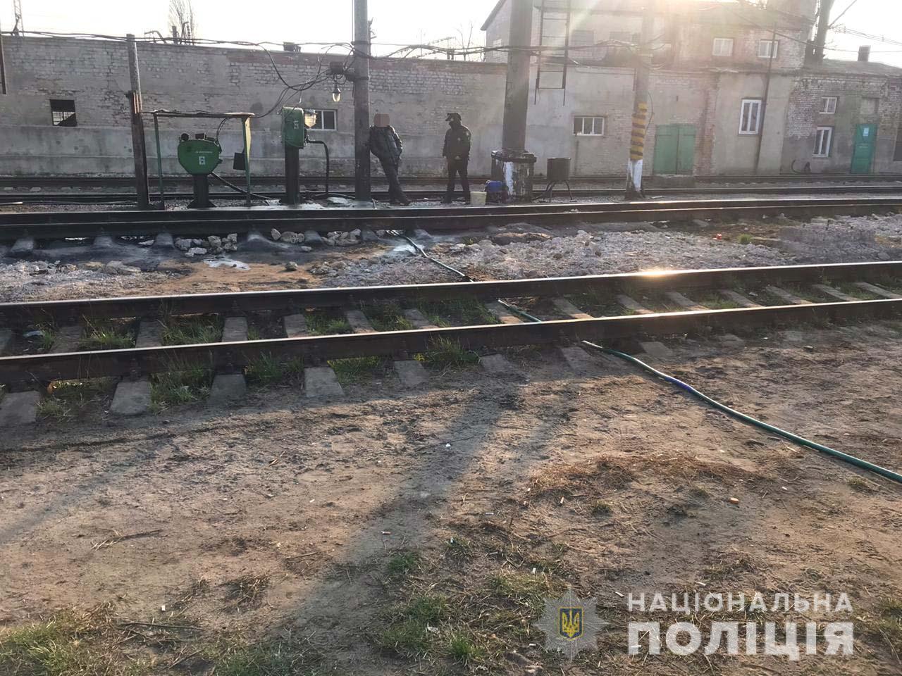 На Рівненщині поліцейські викрили працівників депо на крадіжці двох тонн дизпалива