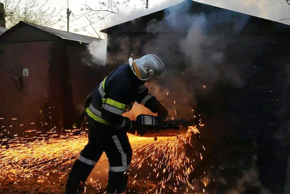Дніпропетровська область: вогнеборці ліквідували пожежу в гаражі