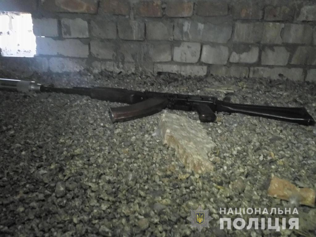 Розслідування замаху на вбивство у Миколаєві: виявлена зброя, місце засідки кілера, названі версії