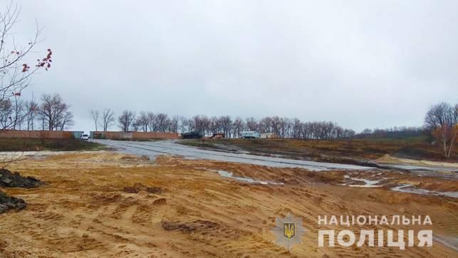 Правоохоронці повідомили про підозру чоловіку, який незаконно видобував корисні копалини на території Харківської області