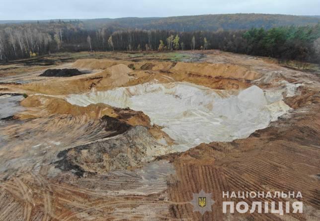 Правоохоронці повідомили про підозру чоловіку, який незаконно видобував корисні копалини на території Харківської області