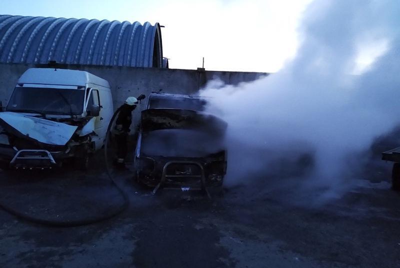м. Дніпро: рятувальники ліквідували займання автомобілів