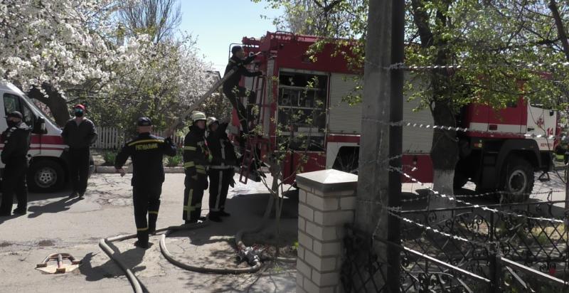 м. Херсон: рятувальники ліквідували пожежу у приватному будинку і врятували 2-х дітей