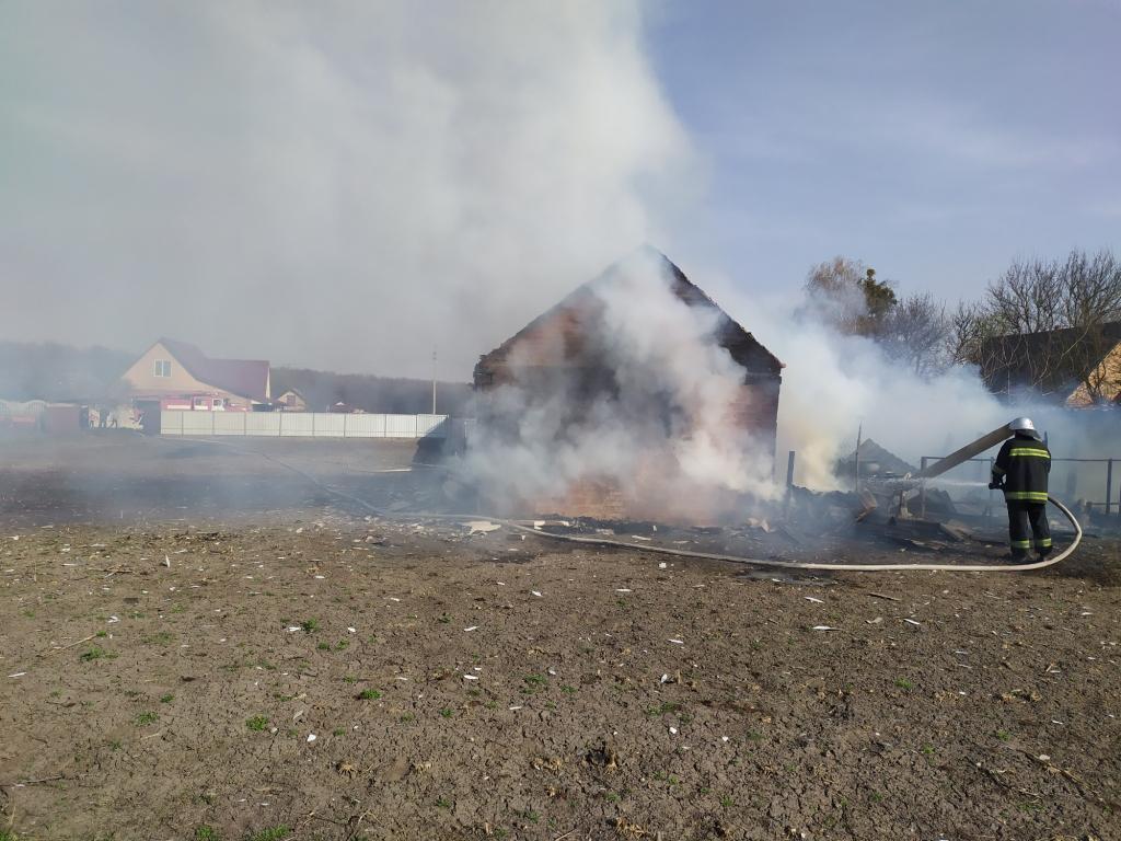 Полтавська область: рятувальники ліквідували пожежу в приватному домоволодінні