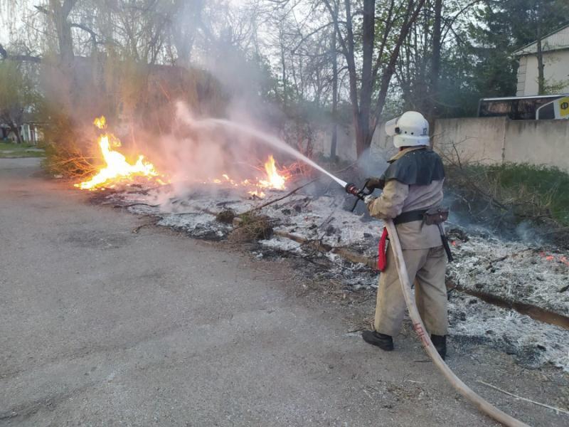 На Кіровоградщині минулої доби рятувальниками ліквідовано 6 пожеж сухої трави та сміття на відкритих територіях