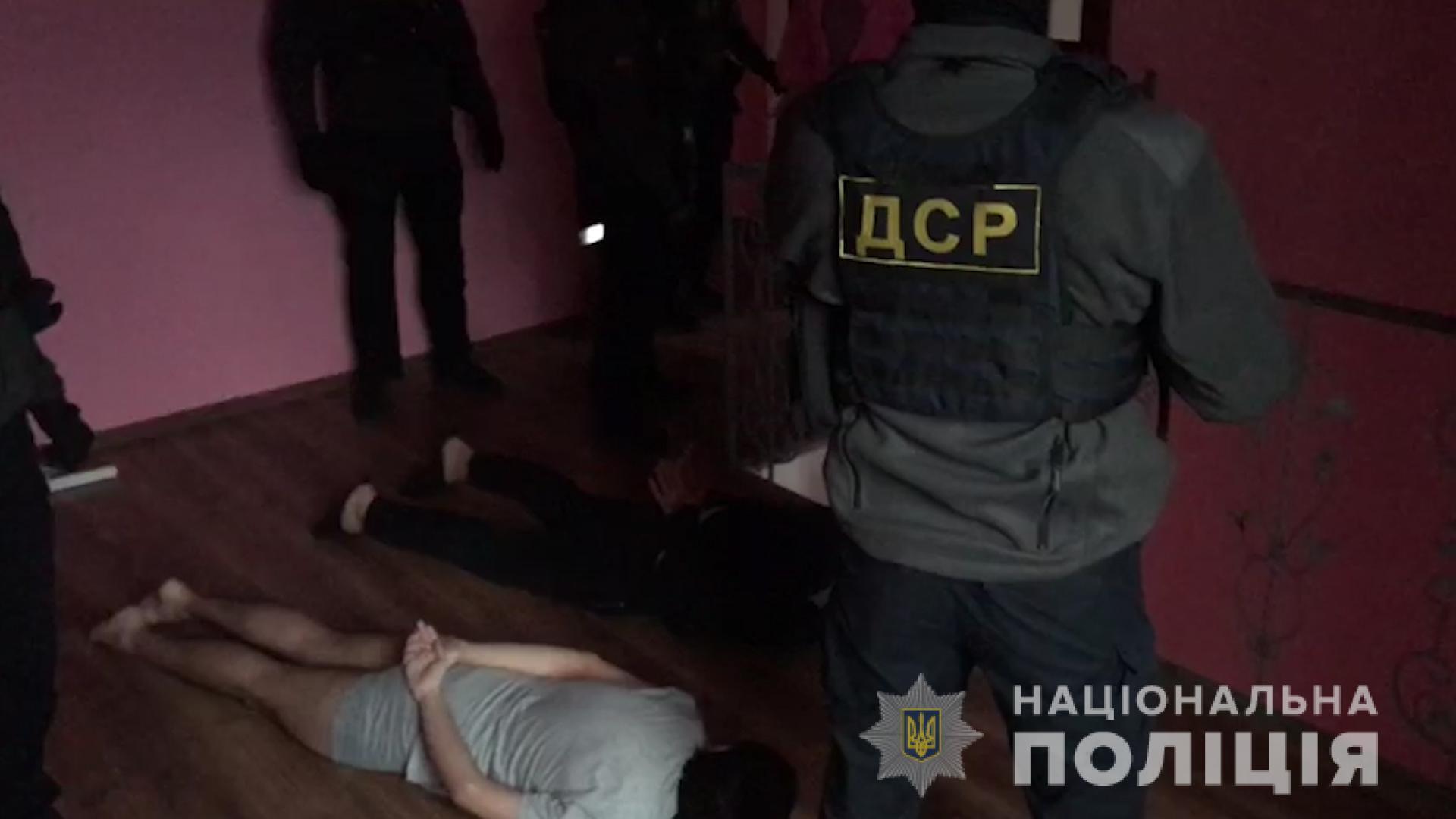 Поліцейські затримали іноземця за підозрою у викраденні з квартири одеситки майна на 150 тисяч гривень