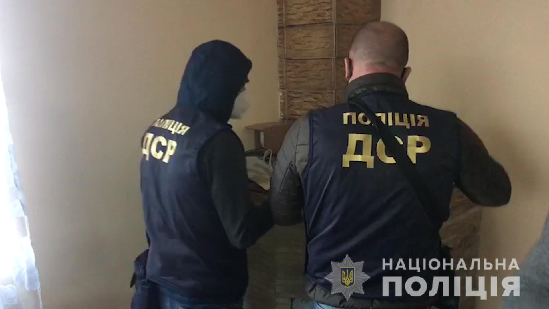 Поліцейські затримали іноземця за підозрою у викраденні з квартири одеситки майна на 150 тисяч гривень