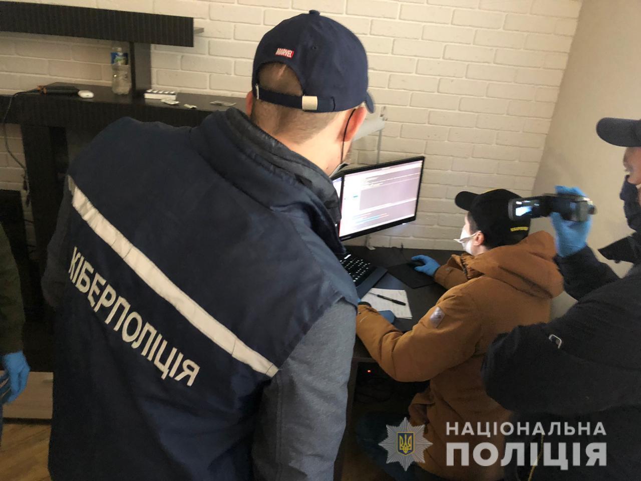 На Вінниччині поліція затримала чоловіка, який зламував акаунти користувачів та продавав їх на хакерських форумах