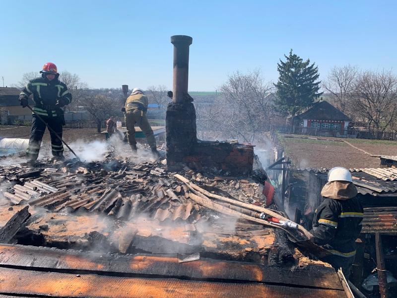 Минулої доби рятувальники Кіровоградщини спільно з МПК приборкали 3 пожежі у житловому секторі