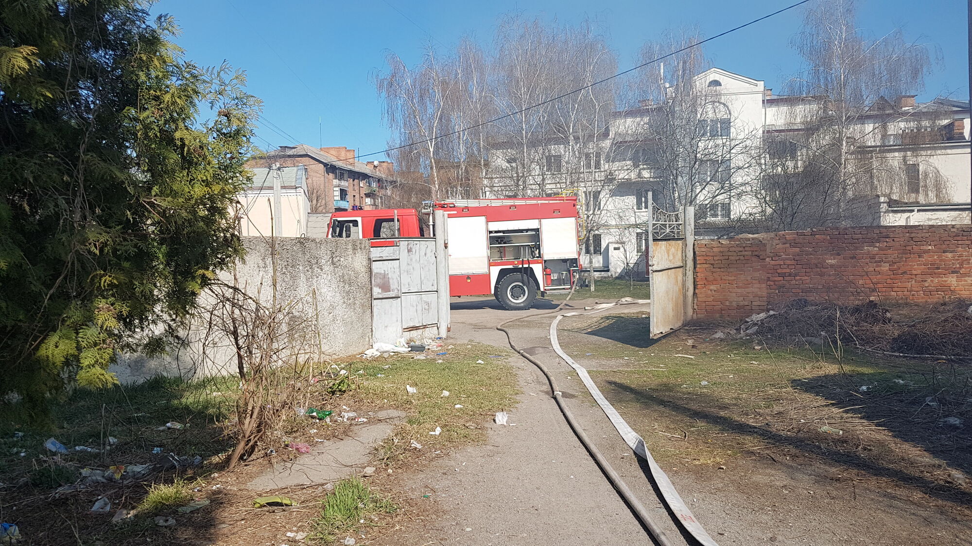 Сумська область: вогнеборці двічі приборкували загоряння господарчих споруд