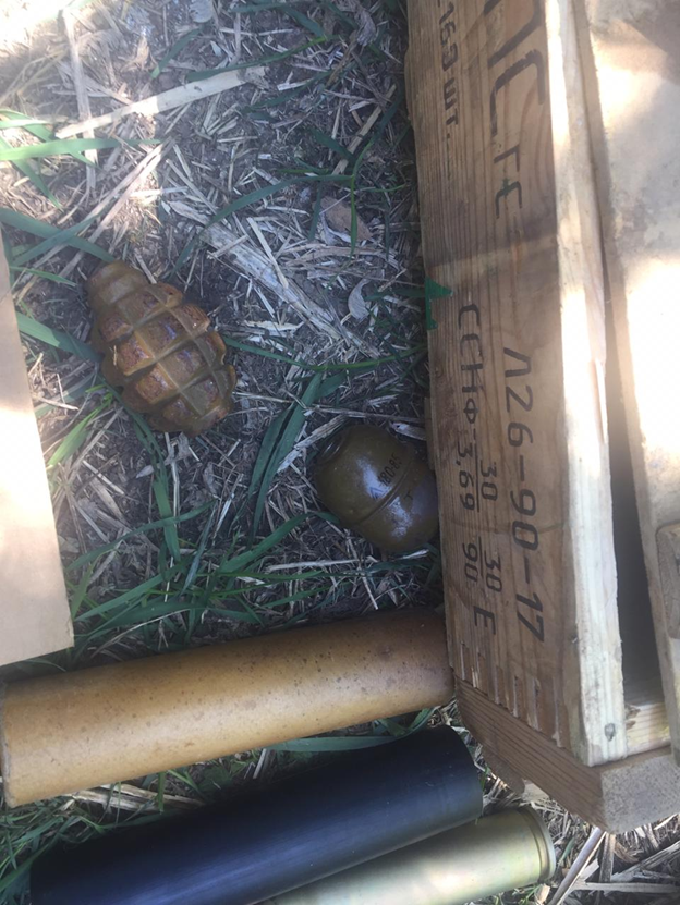 На Донеччині біля залізниці виявлено схованку зброї та боєприпасів (ФОТО)