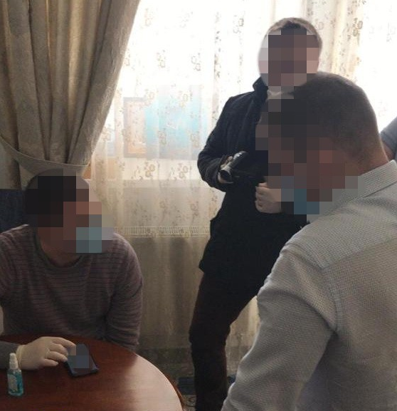 Правоохоронці викрили держсекретаря міністерства, який незаконно передав таємні документи