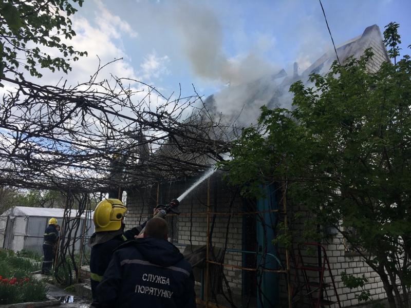 Херсонська область: рятувальники м. Нова Каховка ліквідували загорання дачного будинку