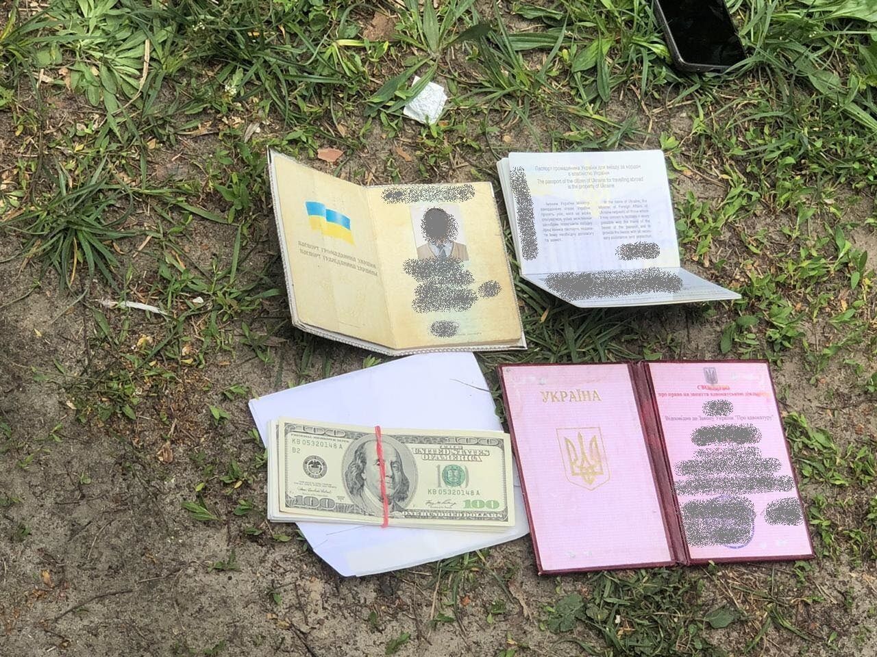 Правоохоронці затримали адвоката на хабарі в 4 тис доларів США (ФОТО)