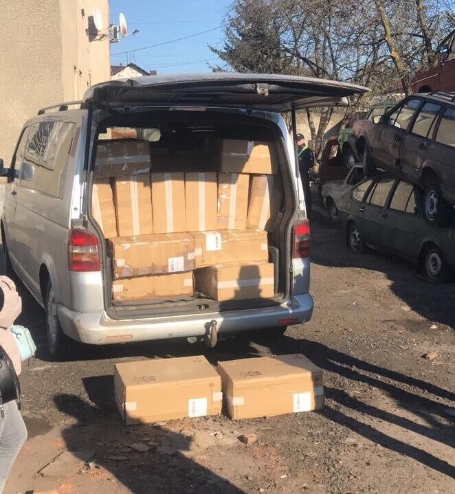 На Волині правоохоронці вилучили контрафактні цигарки вартістю понад 300 тис грн (ФОТО)