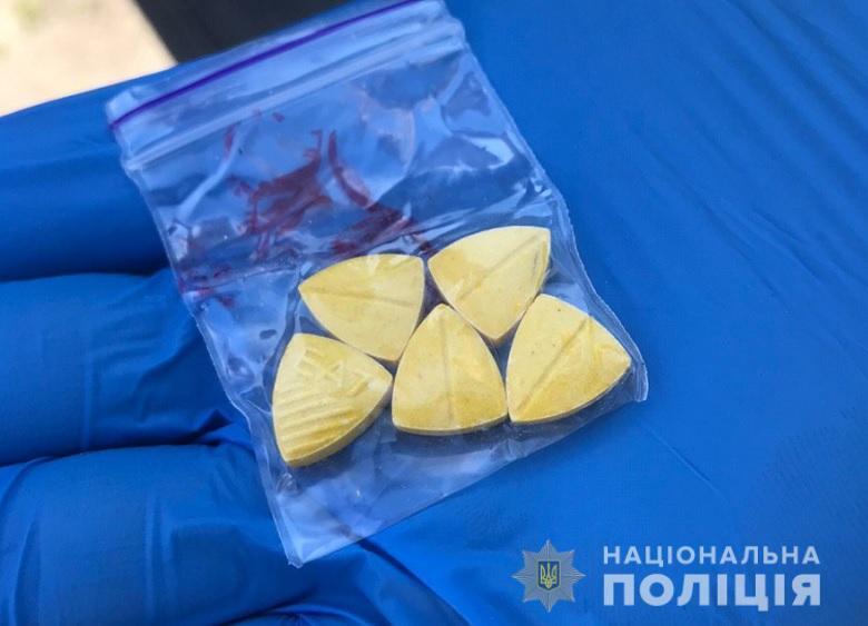 Поліція Києва викрила організовану групу, яка через телеграм-канал збувала кокаїн та екстазі