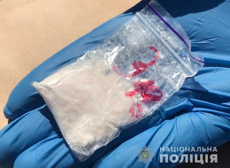 Поліція Києва викрила організовану групу, яка через телеграм-канал збувала кокаїн та екстазі
