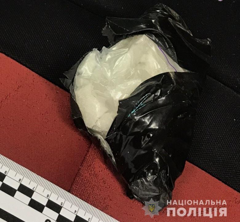 Поліція Києва викрила організовану групу, яка через телеграм-канал збувала кокаїн та екстазі