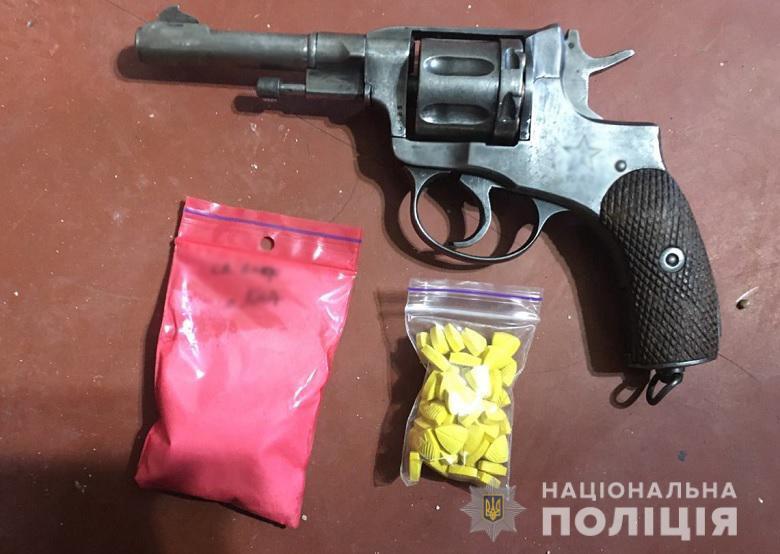 Поліція Києва викрила організовану групу, яка через телеграм-канал збувала кокаїн та екстазі