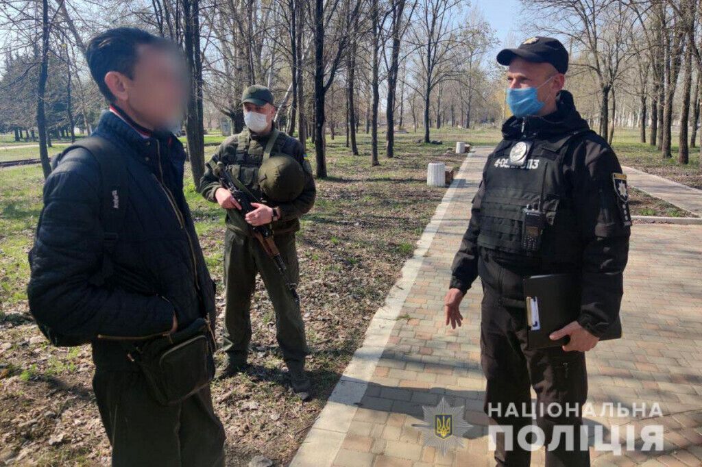 Поліцейські Донеччини проводять масштабну профілактичну кампанію у зв’язку з посиленням карантинних заходів