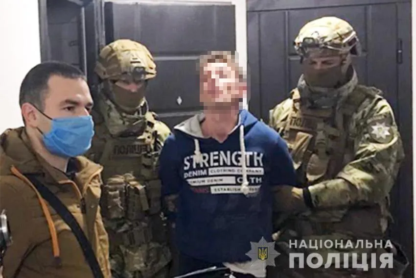 У Хмельницькому правоохоронці затримали групу осіб, яка вчиняла розбійні напади на іноземців