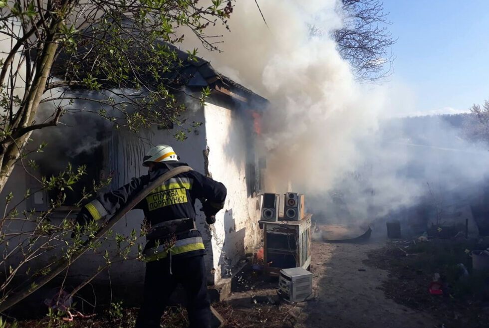 м. Дніпро: вогнеборці ліквідували пожежу у приватному секторі (ВІДЕО)