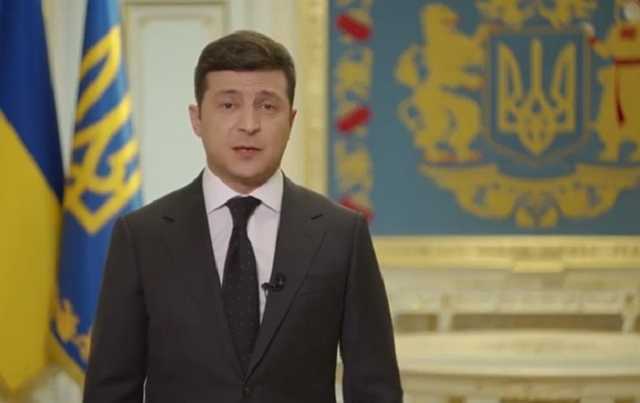 Зеленский — украинцам, которые ломают двери аэропортов: Государство не позволит вам быть эгоистами