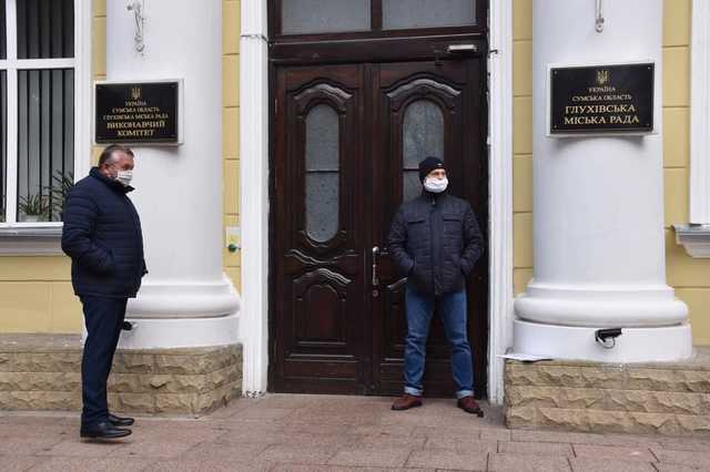 ''Выломали дверь и угрожают расправой сотрудникам'': Мэр Глухова Терещенко заявил о захвате власти в городе