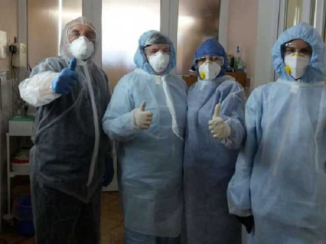 В ''украинском Ухане'' Монастыриске, где заразились десятки врачей, почти не осталось медикаментов