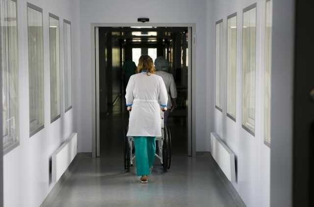 Замість масок та захисних костюмів - пуфікі та стільці за завищеними цінами: як одеська лікарня готується до коронавірусу