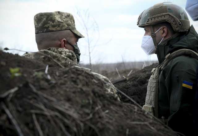 Зеленский о визите на Донбасс: Усилилось желание закончить войну и достичь мира