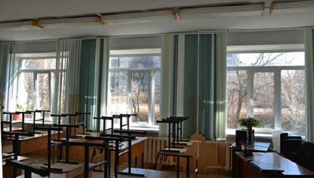 В Сумах школа заплатила депутату миллион за окна и двери, на которые сбросились родители