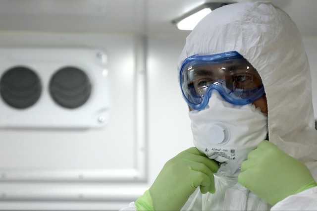 Сколько стоит жизнь украинских медиков? Надбавку за COVID-19 насчитывают поминутно, а денег нет даже на прежнюю зарплату