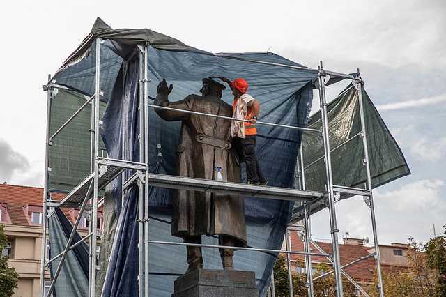 СМИ: Россия прислала в Чехию спецагента с ядом после сноса памятника Коневу