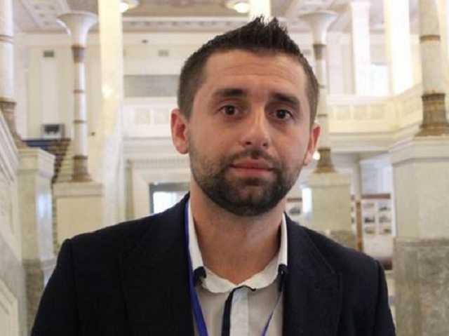 Назначения Саакашвили в повестке дня внеочередного заседания Рады нет, - ''слуга народа'' Арахамия