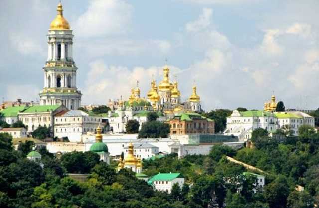 Зеленського закликають забрати Києво-Печерську лавру в УПЦ МП і передати ПЦУ